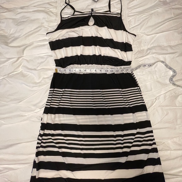 🍀4 for $25🍀 

🌟BRAND NEW🌟 black & white stripped dress - Picture 6 of 7